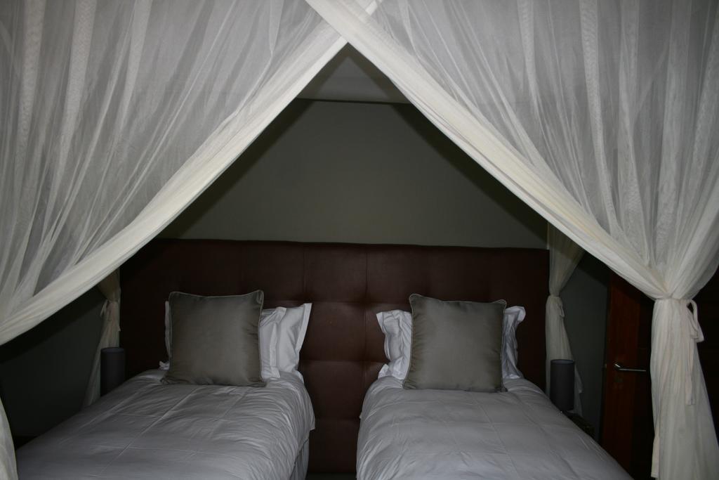 Mhondoro Safari Lodge & Villa Заповедник Велгевонден Экстерьер фото