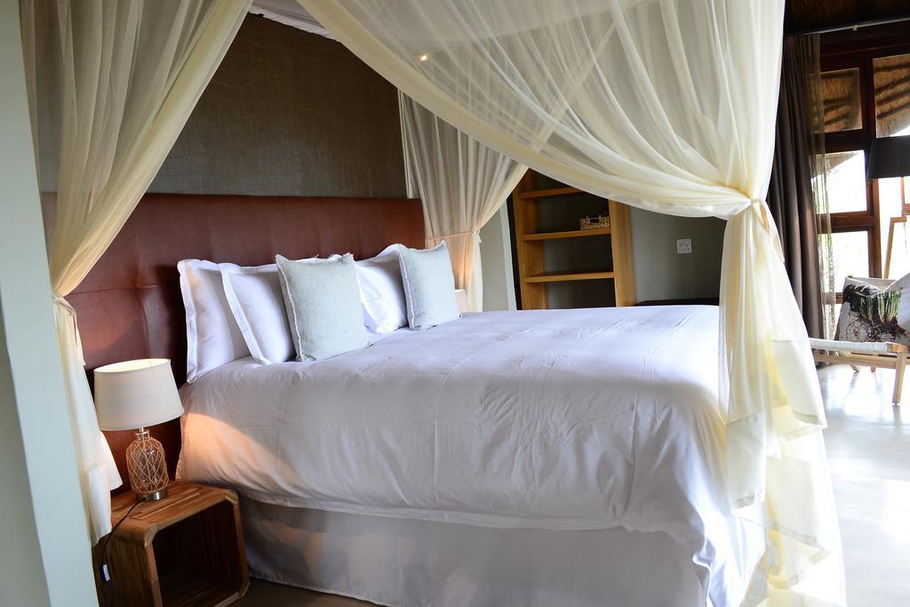 Mhondoro Safari Lodge & Villa Заповедник Велгевонден Экстерьер фото