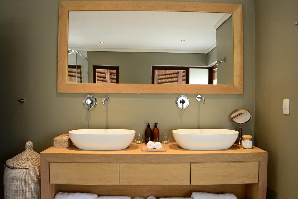 Mhondoro Safari Lodge & Villa Заповедник Велгевонден Экстерьер фото